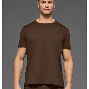 Alo Men’s Conquer Reform short sleeve